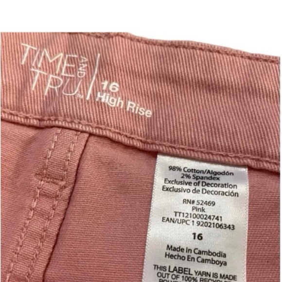 TIME AND TRU Plus Size High Rise Dusty Pink Distressed Denim Shorts Size 16 - Picture 5 of 6